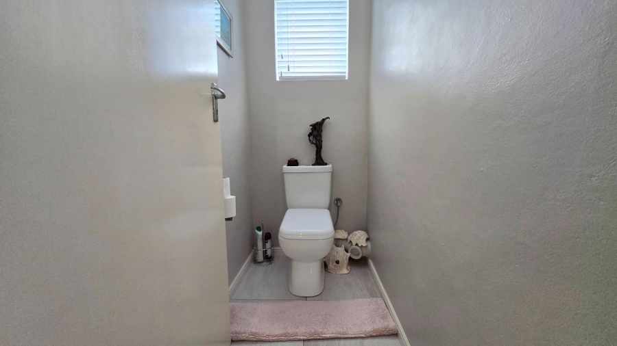 4 Bedroom Property for Sale in Kleinbaai Western Cape